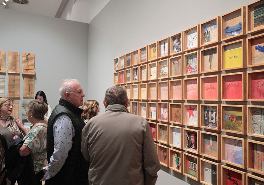 Inauguració de la mostra 'CARMEN GRAU. Collages de matèria i poesia' en la Sala Martínez Guerricabeitia de La Nau